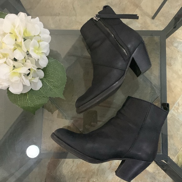 Acne Studios Black Ankle Pistol Boots - Picture 4 of 14